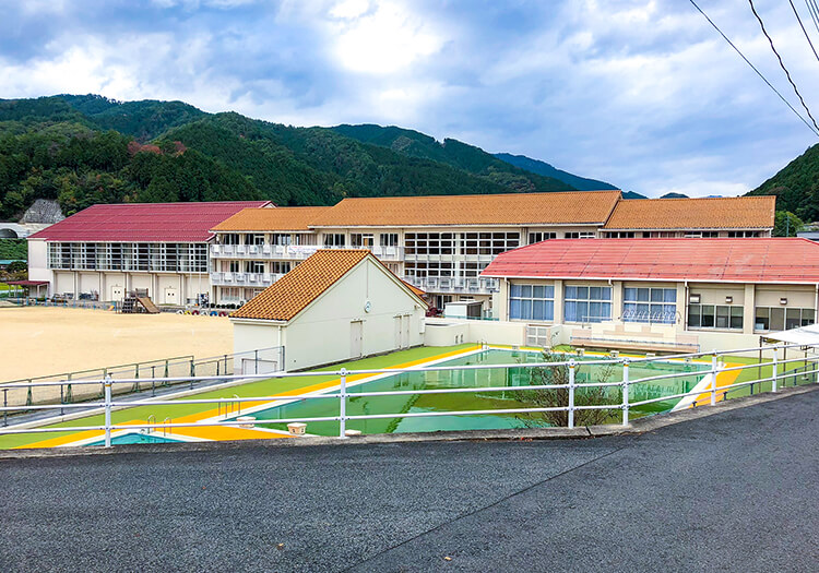 Nishiawakura elementary school